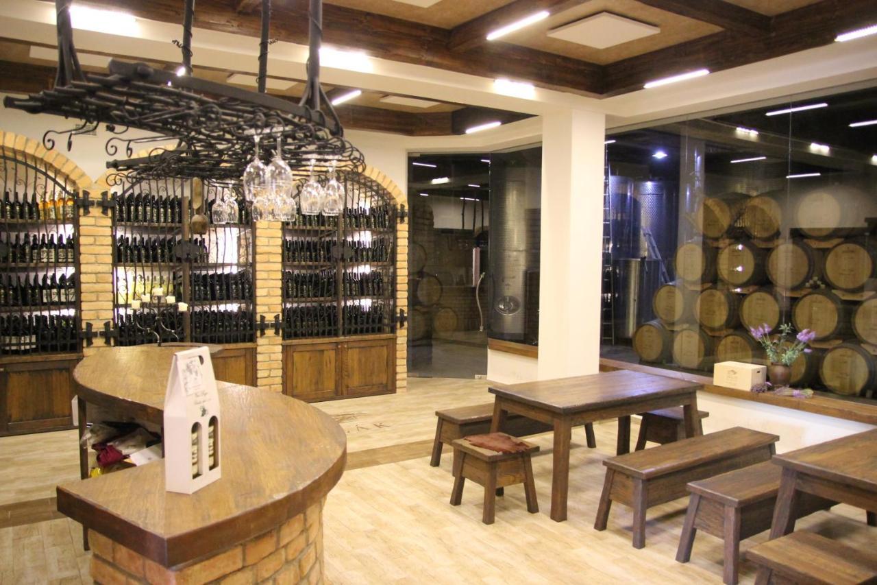 Vinne Sklepy Skalak Hotel Skalka (Hodonin)